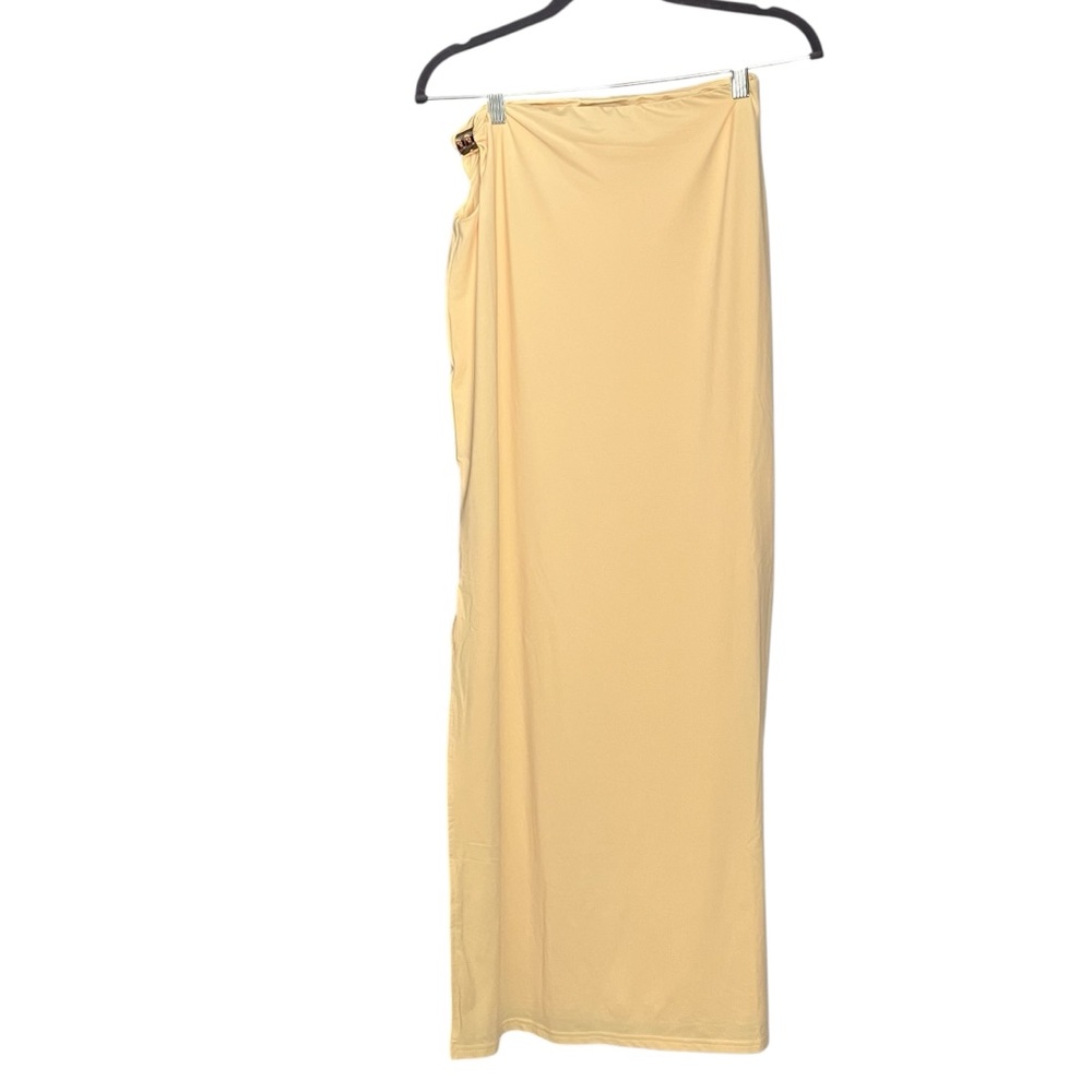 SNDYS × REVOLVE Baylee Skirt in Panna Cotta Keyhole Gold Detail Side Slit Small - Picture 10 of 16